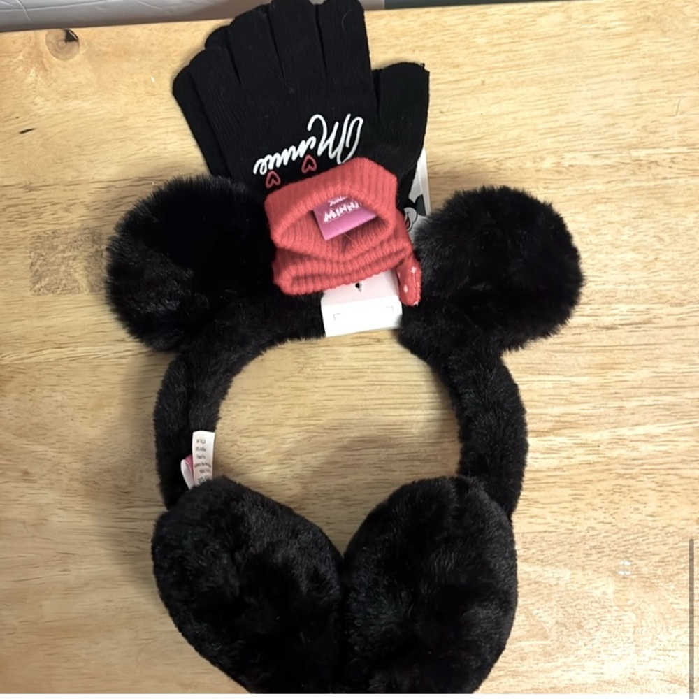 Disney NWT 2pc Set Black and red Minnie Mouse ears Earmuffs and gloves